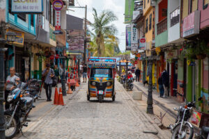 Motochiva en Guatapé durante tour desde Medellín