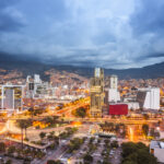 Cielo en Medellín ideal para recorrer la ciudad y disfrutar diferentes tours