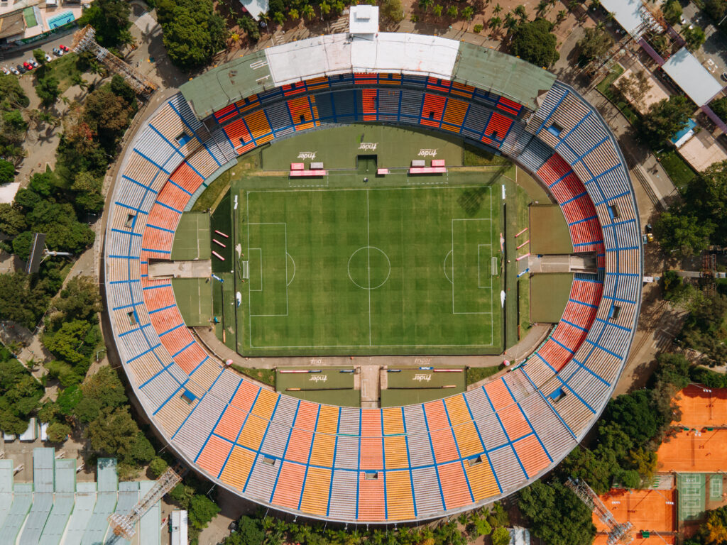 Vista del Estadio Atanasio Girardot, uno de los principales escenarios deportivos de Medellín.